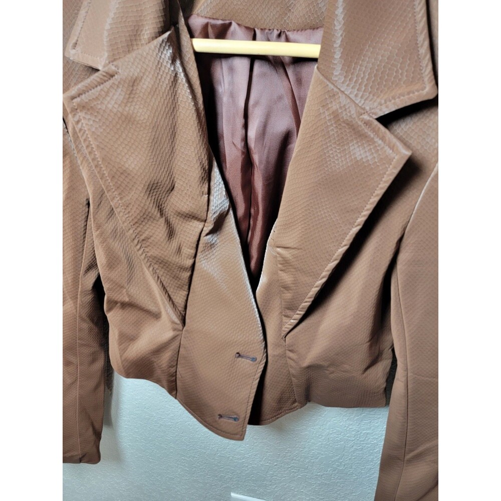 Fashion Nova Women’s Brown Snakeskin Faux Leather Cropped Blazer Jacket Size M - Picture 3 of 12